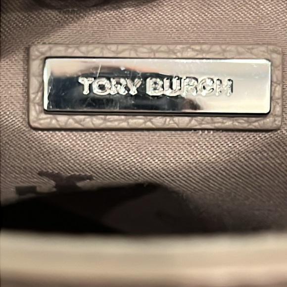 Tory Burch purse EUC light gray, no call outs - Picture 11 of 14